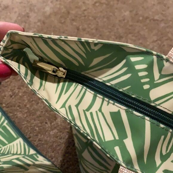 Palm tote with matching pouch. - Picture 6 of 11